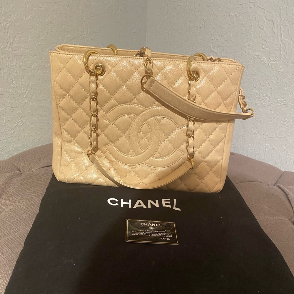 Chanel caviar beige leather🌷